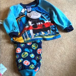 Excellent condition fleece Thomas pjs